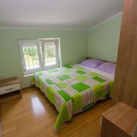 Apartment In 14225 *